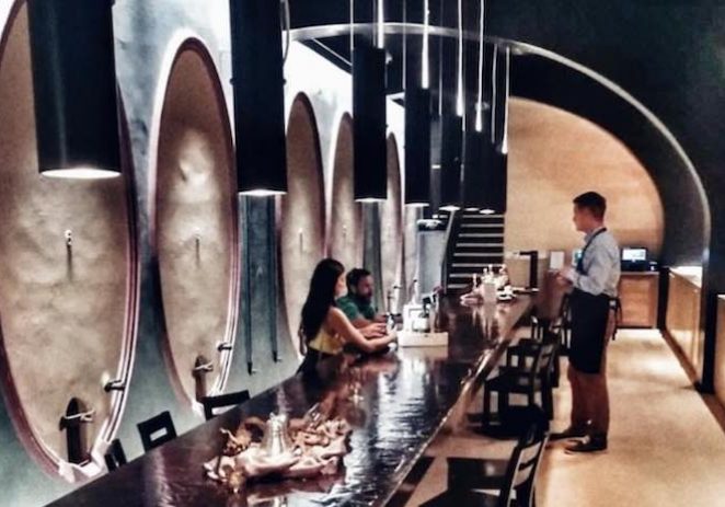 La Vecia Cantina u Istarskoj sabornici možda je najljepše uređeni vinski bar u Istri, piše portal plavakamenica.hr
