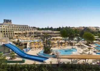 Vrhunski preuređeni hotel Valamar Parentino u Poreču nudi sve potrebno za savršen obiteljski odmor