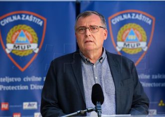 Capak: Djeca će ići u školu!