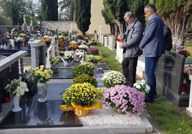 Obilježavanje blagdana Svih svetih na mjesnom groblju u Funtani