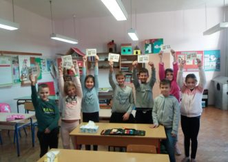 Učenici 3. i 4. razreda OŠ Joakima Rakovca Sv. Lovreč Pazenatički s učiteljicama Gracijelom Čehić i Snježanom Vujić obilježili su Svjetski dan razglednice 1. listopada 2020.