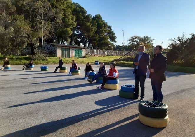 Učenici SŠ Mate Balote osmislili svoj dnevni boravak i učionicu na otvorenom, u realizaciji im pomogli Grad Poreč i sponzori