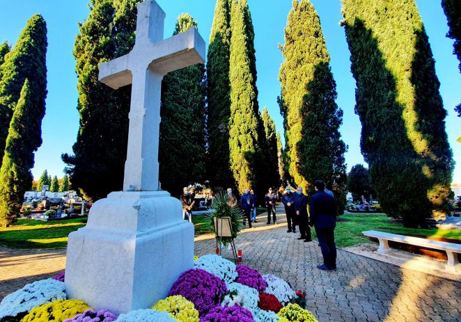 U Poreču vijenci i svijeće za Dan sjećanja na žrtve Domovinskog rata i Dan sjećanja na žrtvu Vukovara i Škabrnje