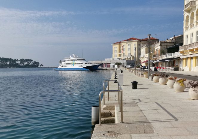 HUT: U Hrvatskoj i dalje prosječno između 15 i 20 tisuća turista svakog dana