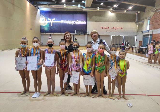 Ritmičke gimnastičarke KREG Galatea Funtana uspješno nastupile na Županijskom prvenstvu i online Mikulas Kupu 2020.