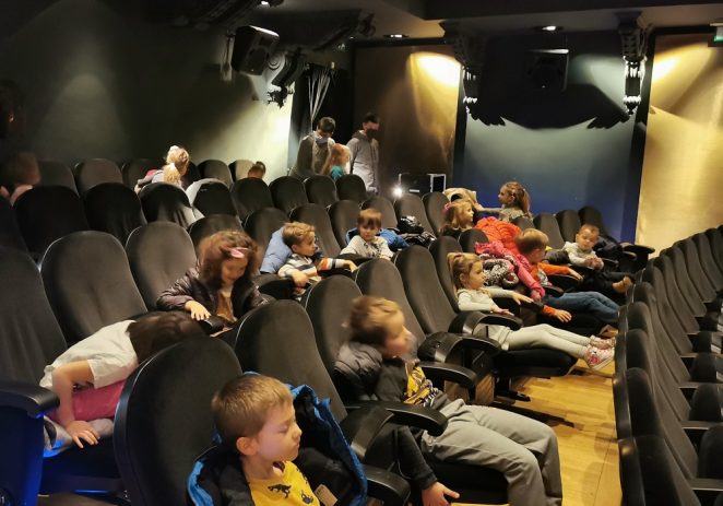 Porečko kazalište ispunjeno dječjim smijehom – odigrane predstave u sklopu EU projekta „Volim zdravo, volim ribu“ i „More na pjatu“