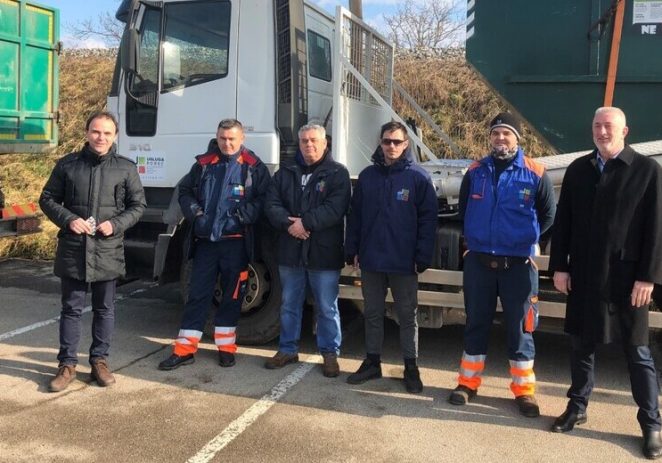 Gradonačelnik Peršurić uručio komunalna vozila sisačkoj tvtrki za gospodarenje otpadom – Kamioni podizači i djelatnici porečke Usluge na ispomoći u potresom pogođenim područjima