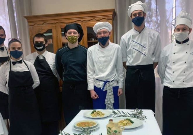 Učenici TUŠ Antona Štifanića u Poreču obilježili su pripremanjem tradicionalnih jela dan „Pusta“ i „Pepelnice“.