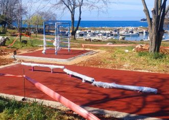 Uskoro novo igralište, previjalište i klupa za dojilje na plaži Materada-S. Martin