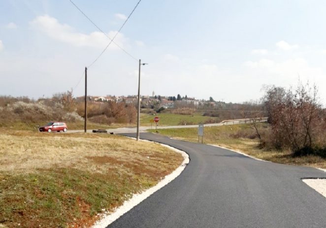 Asfaltirana cesta prema naselju Danci i ceste u Baderni