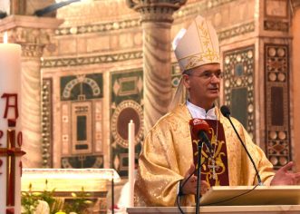 U porečkoj Eufrazijevoj bazilici nadbiskup mons. dr. Dražen Kutleša vodio je svečanu misu Uskrsa