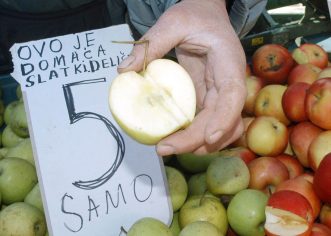 Pazite što kupujete: trgovine pune jabuka iz Srbije i Makedonije, lažno deklariranih kao domaće! Prskane su fungicidom koji je kod nas odavno zabranjen