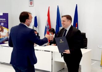 Gradu Poreču uručena odluka o dodjeli 500.000 kuna bespovratnih sredstava za uređenje vrtića u Žbandaju