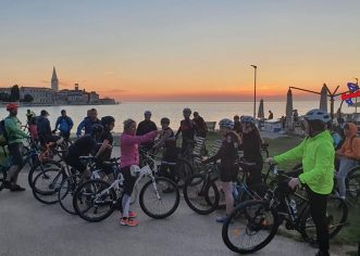 Biciklistički klub Poreč organizirao full moon biciklijadu