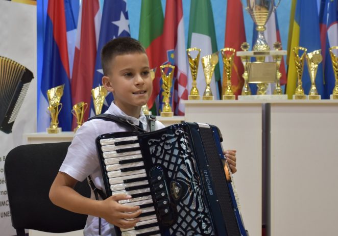 David Pršurić, učenik harmonike Umjetničke škole Poreč na online natjecanju „Dani harmonike“ osvojio 1. nagradu i 1. mjesto