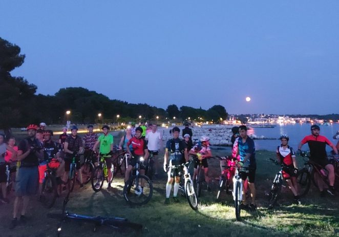 Biciklistički klub Poreč organizirao 3.Full moon biciklijadu
