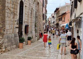Nizozemci prebacili Hrvatsku  na njihovu “zelenu listu” – ukinuli sva ograničenja za putovanja, uključujući obvezu testiranja ili izolacije prilikom povratka iz Hrvatske