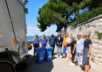 Bespovratnim sredstvima iz EU Fondova Usluga Poreč nabavila novo vozilo za odvojeno prikupljanje otpada