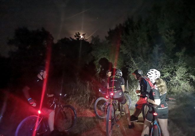 20-ak biciklista na četvrtoj Full Moon biciklijadi Biciklističkog kluba Poreč