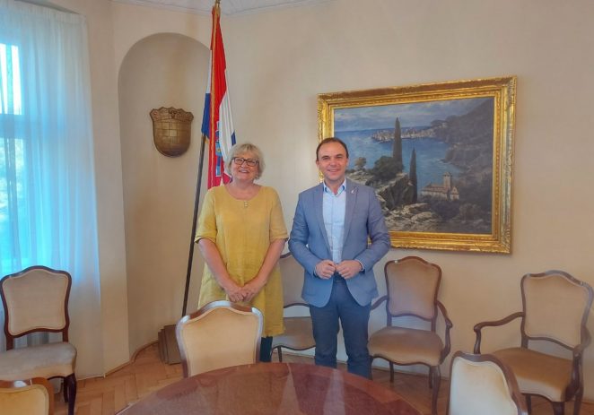 Gradonačelnik Peršurić susreo se u Pragu s veleposlanicom Republike Hrvatske i predstavnikom HTZ- u Češkoj