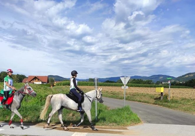 Aktivno ljeto za mlade tarske jahačice Iris i Stelu Baljak