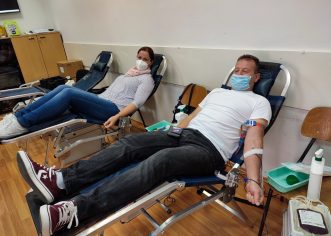 Na akciji darivanja krvi 9. studenog krv darovalo 53 davatelja – Eni Prodan čak 110 puta darovao krv !