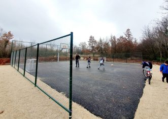 Dovršena izgradnja polivalentnog igrališta u naselju Bonaci