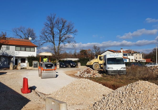 Na Stanciji Vergotin postavljanje infrastrukture i pripreme za asfaltiranje