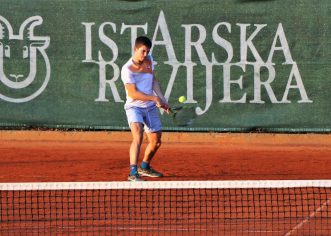 Dino Prižmić ostao je jedini hrvatski predstavnik u pojedinačnoj konkurenciji prvog iz ciklusa turnira 50. izdanja “ISTARSKE RIVIJERE” u Poreču.
