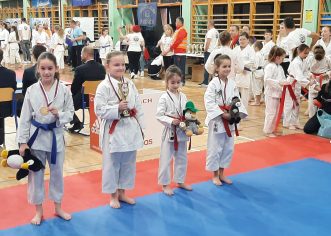 Mladi karatisti Finide u Postojni osvojili 2 srebrne i jednu brončanu medalju