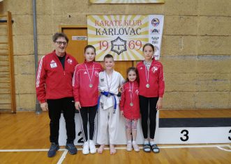Tri srebrne i jedna brončana medalja za mlade karatiste Karate kluba Finida iz Poreča na međunarodnom karate turniru u Karlovcu