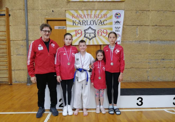 Tri srebrne i jedna brončana medalja za mlade karatiste Karate kluba Finida iz Poreča na međunarodnom karate turniru u Karlovcu