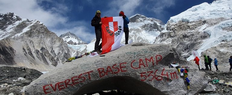 Zastava Grada Poreča na Everest Base Campu