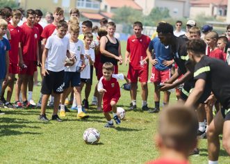 Buduće zvijezde Manchester Cityja družile se s djecom u Novigradu