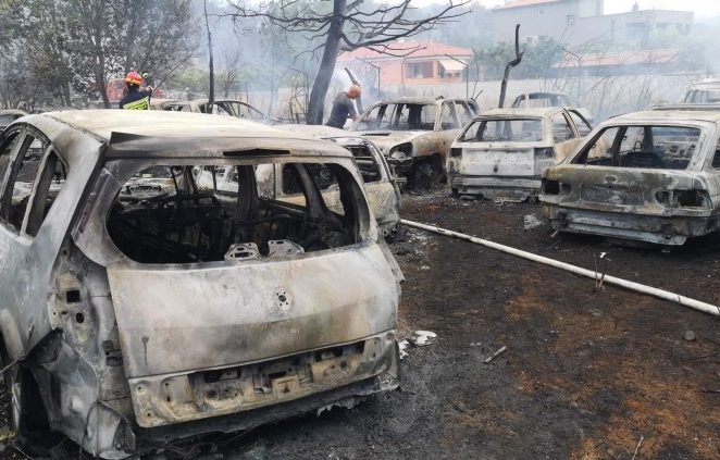 U Dolinki velika šteta, izgorilo nekoliko automobila: požar uz pomoć kanadera stavljen pod kontrolu