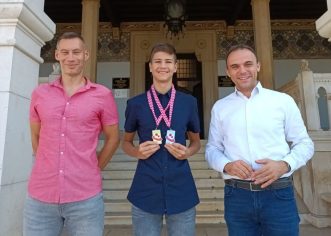 Luka Košeto, državni prvak u atletici za mlade uzraste, na prijemu kod gradonačelnika Peršurića