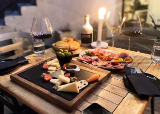 Porečki Barolin vjerojatno je najbolji vinski bar u Istri, specijaliziran za istarska vina