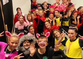Porečki ONSTAGE studio uspješno zaključio svoj prvi workshop: Tridesetak djece i mladih glumilo, pjevalo i plesalo u dvije predstave