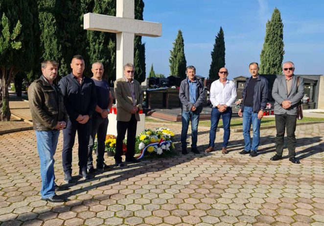 Porečki Ogranak UDVDR obilježio je blagdan Svih svetih posjetom groblja Poreštine