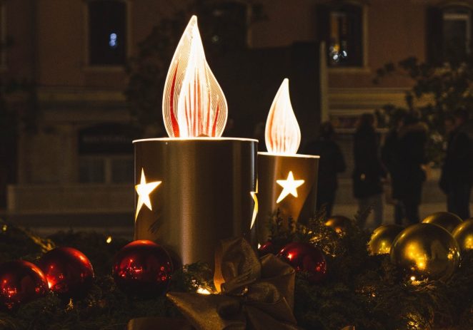 U subotu 10. prosinca navečer paljenje treće adventske svijeće na Trgu slobode