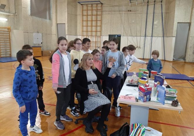 Književnica Sanja Pilić gostovala u osnovnoj školi V. Nazora u Vrsaru