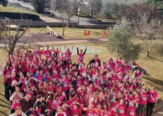 Učenici i učitelji OŠ J. Rakovca iz Sv. Lovreča obilježili Dan ružičastih majica