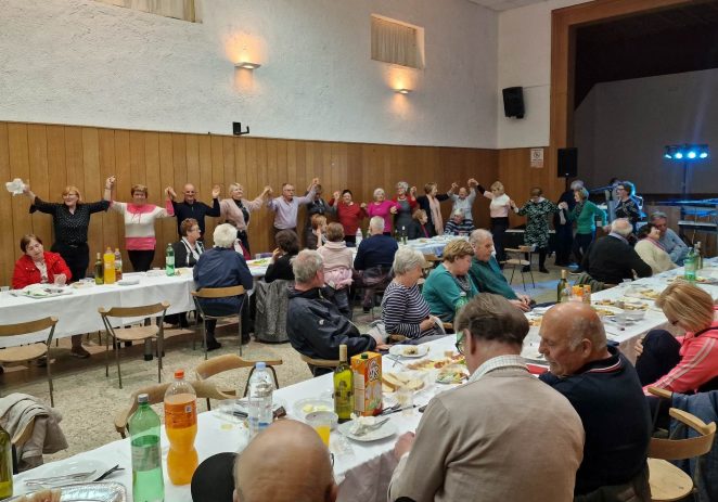 Kaštelirski umirovljenici priredili druženje i večeru povodom Dana žena