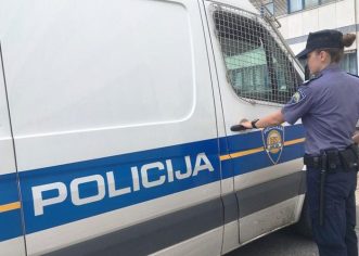 Porečka policija privela 19-godišnjaka osumnjičenog za provale u Červar Portu