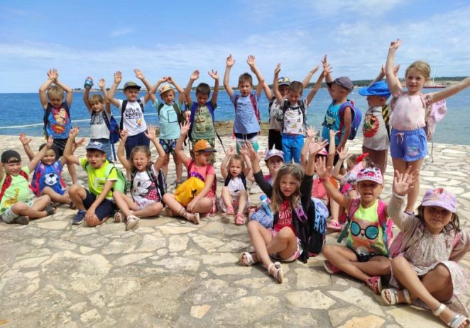 Otvoreni upisi u USB-ov Ljetni kamp u Taru: Djecu i mlade očekuju radionice mjuzikla, sportske igre, more i zabava