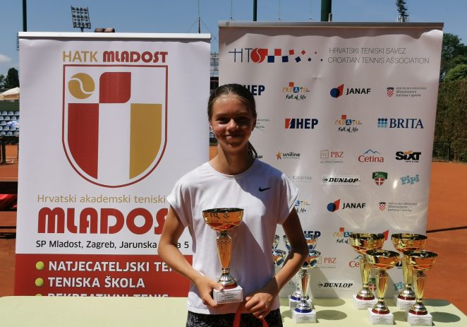 Mlada porečka tenisačica Nika Čakarun viceprvakinja Hrvatske u tenisu za dječake i djevojčice do 14 godina