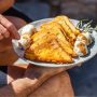 tradicionalni istarski desert Frite na kušine s domaćom skutom i medom_ Dolce tradizionale istriano Frite con ricotta fatta in casa e miele_