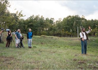 Večeras u 21:15 na prvom programu HRT premijerno se prikazuje film  ” Zemlja Ognja ”  porečkog redatelja Mladena Đakovića