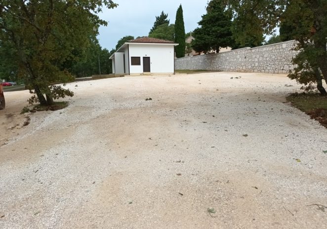 Na Stanciji Vergotini dovršeno asfaltiranje, u Fuškulinu nasipan plato za parkiranje pored groblja