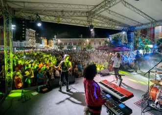 Bon Jovi tribute band, talijanski Bad Medicine sinoć  rasplesao Porečane i brojne goste